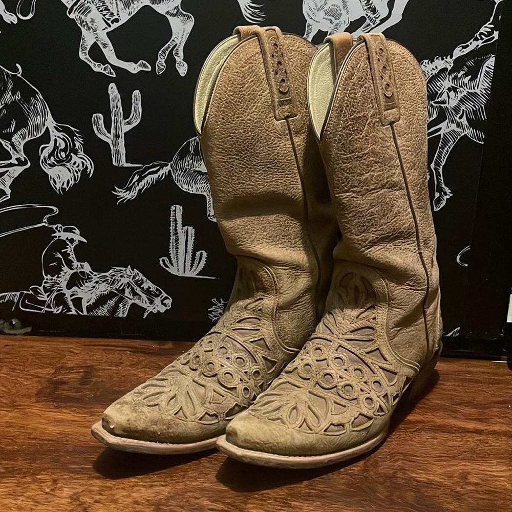 Ariat Tan cutout sniptoe boots size 8